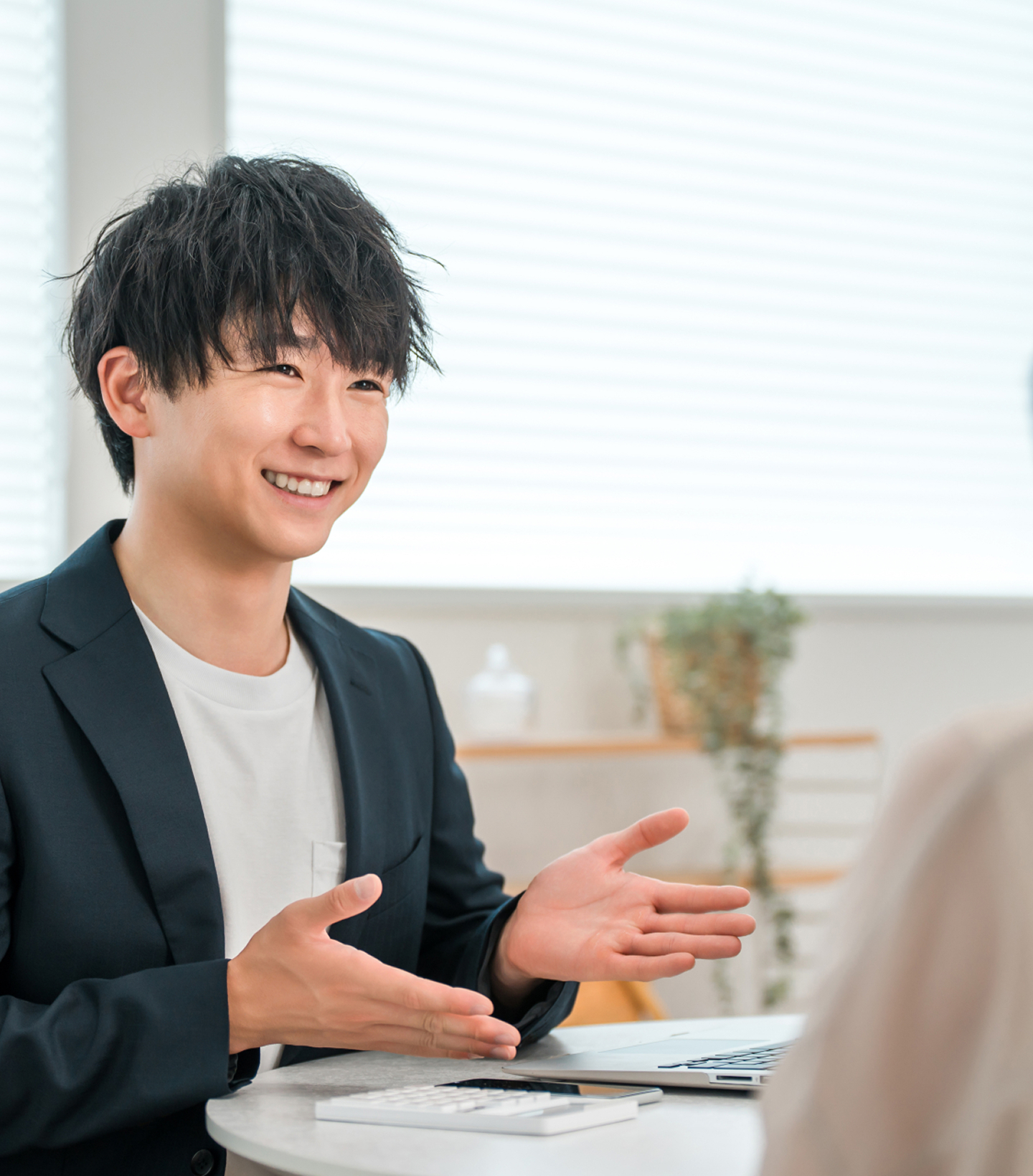 相談に応じるスタッフ